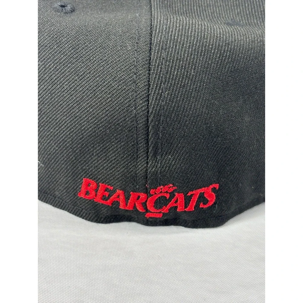 New Era 59Fifty Cincinnati Bearcats NCAA 2-Tone Hat Cap Mens Red Black 7 1/4 NWT